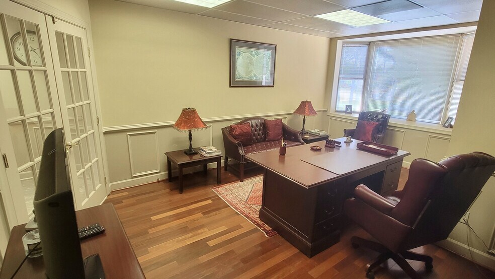 More Photos Of 12100-12128 Heritage Park Cir, Silver Spring Medical For Lease