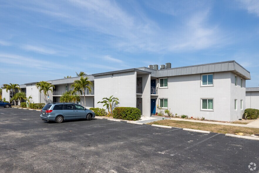 Primary Photo Of 8372 Beacon Blvd, Fort Myers Apartments For Sale
