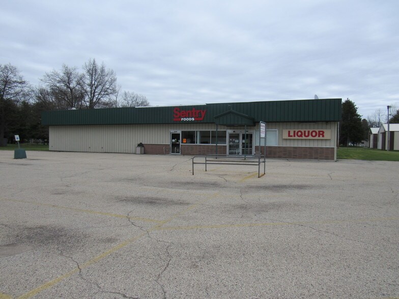 More Photos Of 275 Laing St, Redgranite Supermarket For Lease
