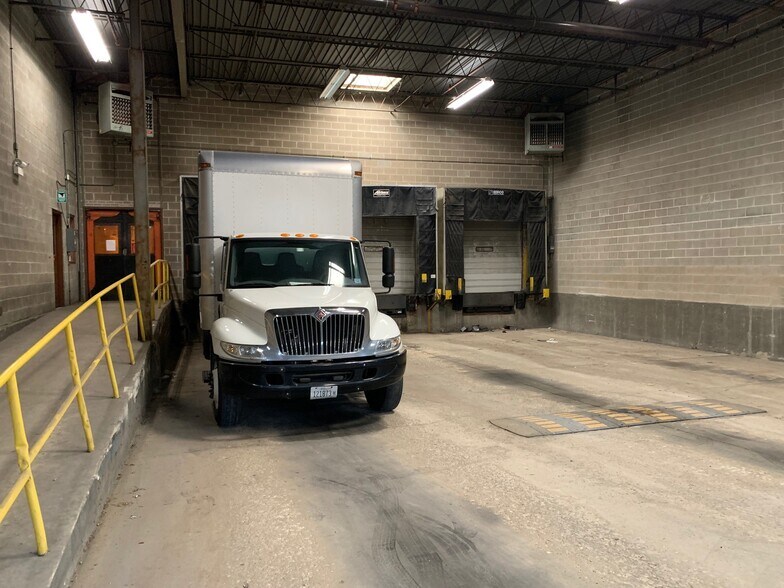 More Photos Of 1111 S Wheeling Rd, Wheeling Warehouse For Lease