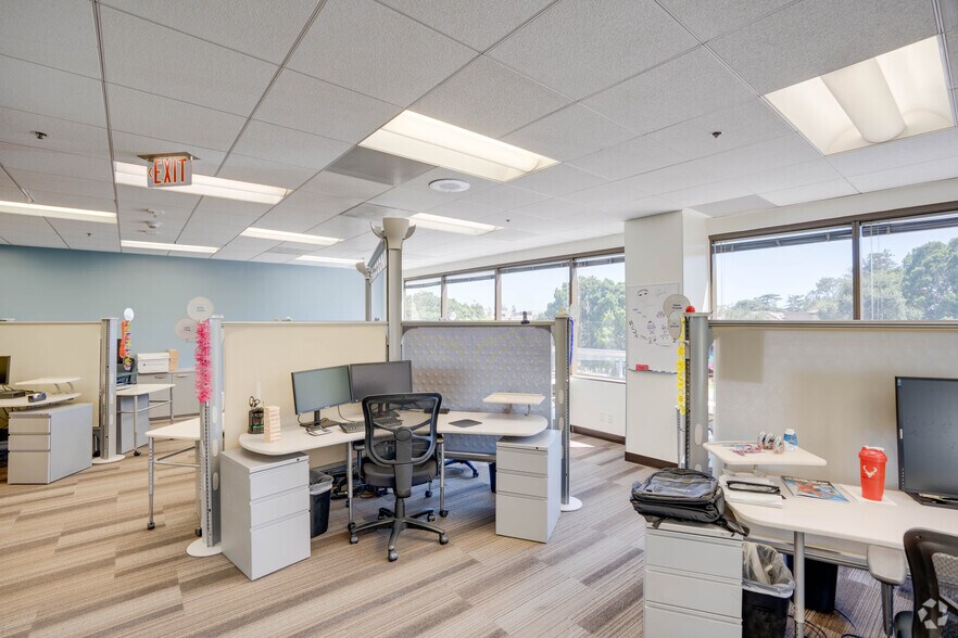 More Photos Of 350 W Colorado Blvd, Pasadena Office For Lease