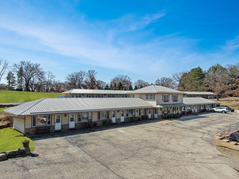 More Photos Of S5539 Us Hwy 14, Viroqua Hotel For Sale