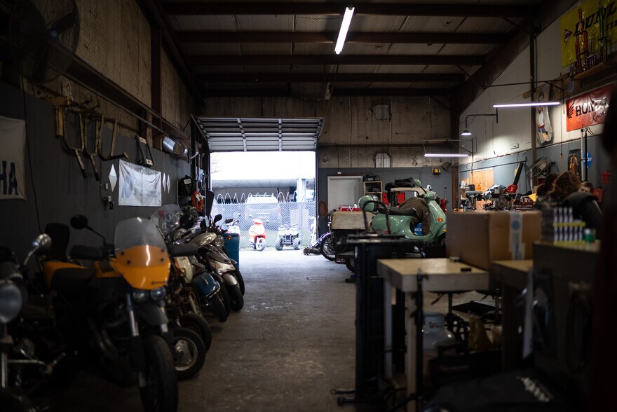 More Photos Of 405 Tillery St, Austin Distribution For Lease