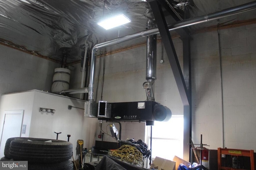 More Photos Of 706 N East St, Frederick Auto Repair For Lease