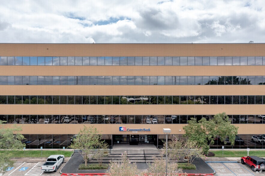 More Photos Of 11550 Fuqua St, Houston Office For Lease