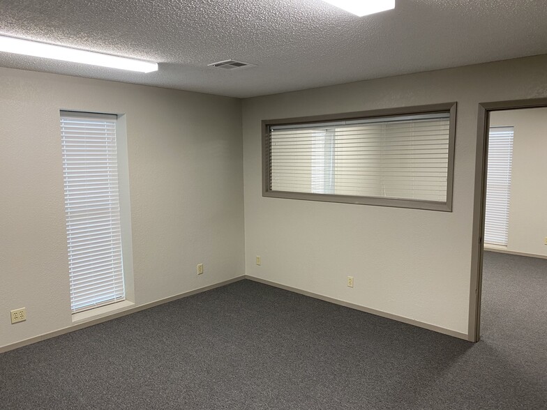 More Photos Of 522 Benson Ln, Roanoke Office For Lease