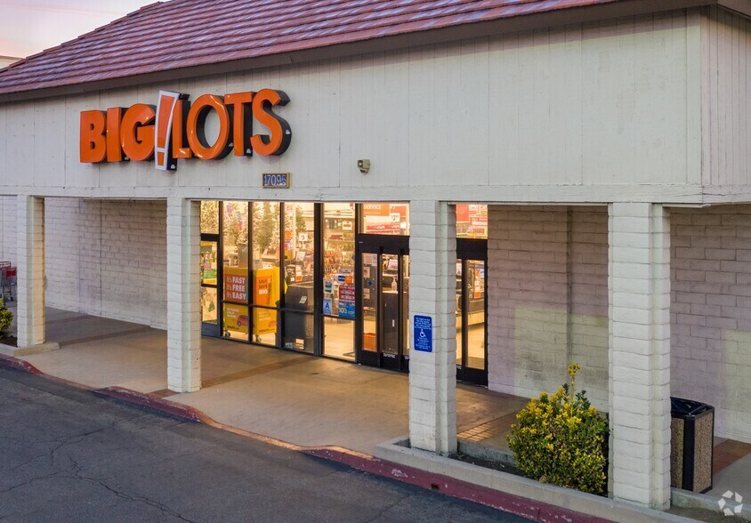 More Photos Of 17009 Valley Blvd, Fontana Unknown For Lease