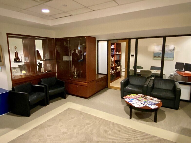 More Photos Of 633 Third Ave, New York Office For Sale