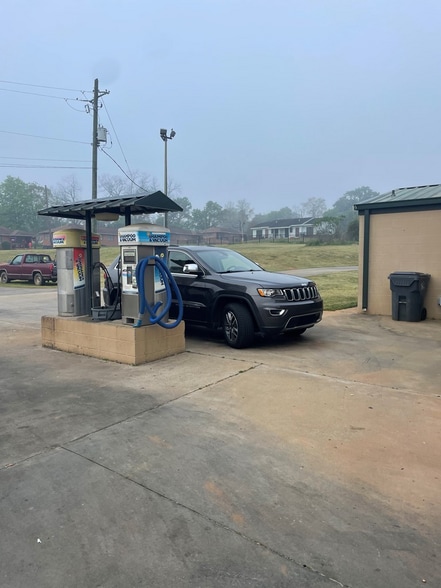 More Photos Of 529 Tripp St, Americus Carwash For Sale
