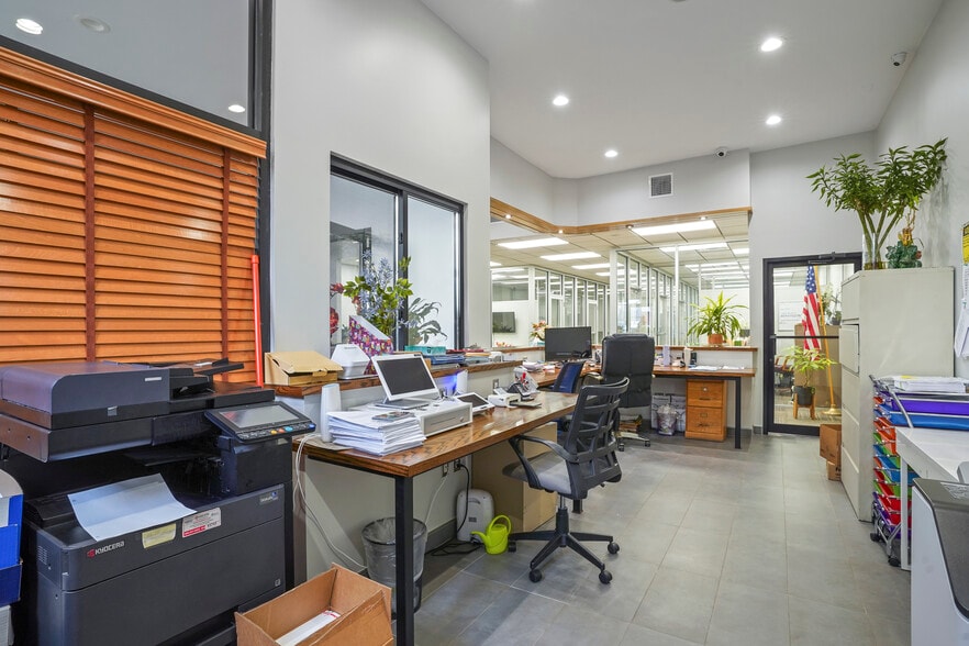 More Photos Of 283 N Broad St, Elizabeth Freestanding For Lease