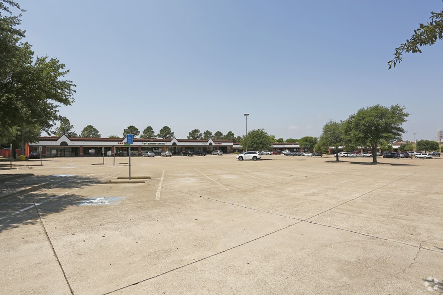 More Photos Of 3504-3508 Harwood Rd, Bedford Unknown For Lease