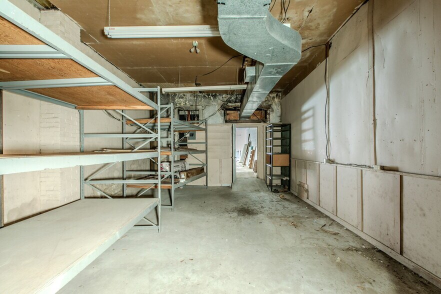 More Photos Of 221 S Main St, McGregor Storefront Retail Office For Sale