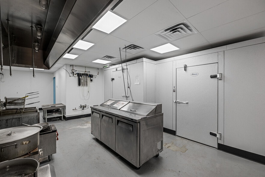 More Photos Of 16 W Pacific Ave, Henderson Storefront Retail Office For Lease