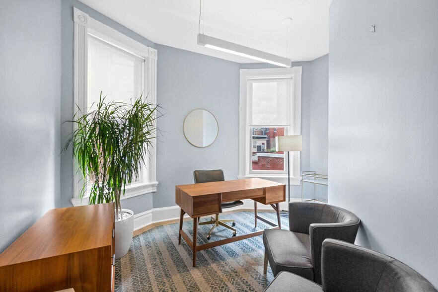 More Photos Of 2008 Hillyer Pl NW, Washington Office Residential For Sale