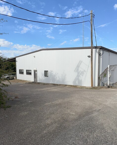 More Photos Of 8862 290 W, Austin Warehouse For Sale