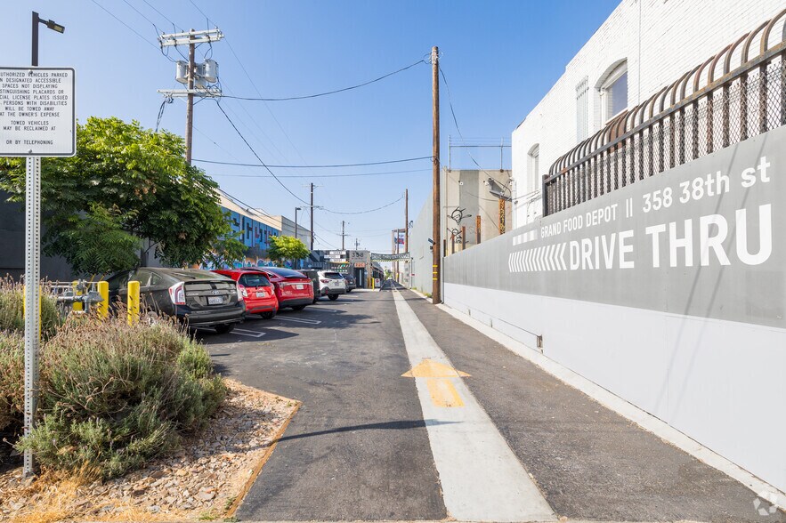 More Photos Of 358 W 38th St, Los Angeles Freestanding For Lease