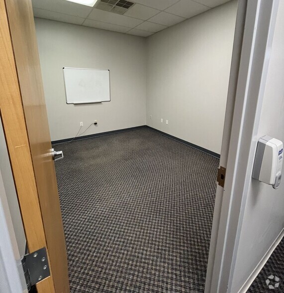 More Photos Of 2016-1-8 Highway 75, Blountville Office For Lease