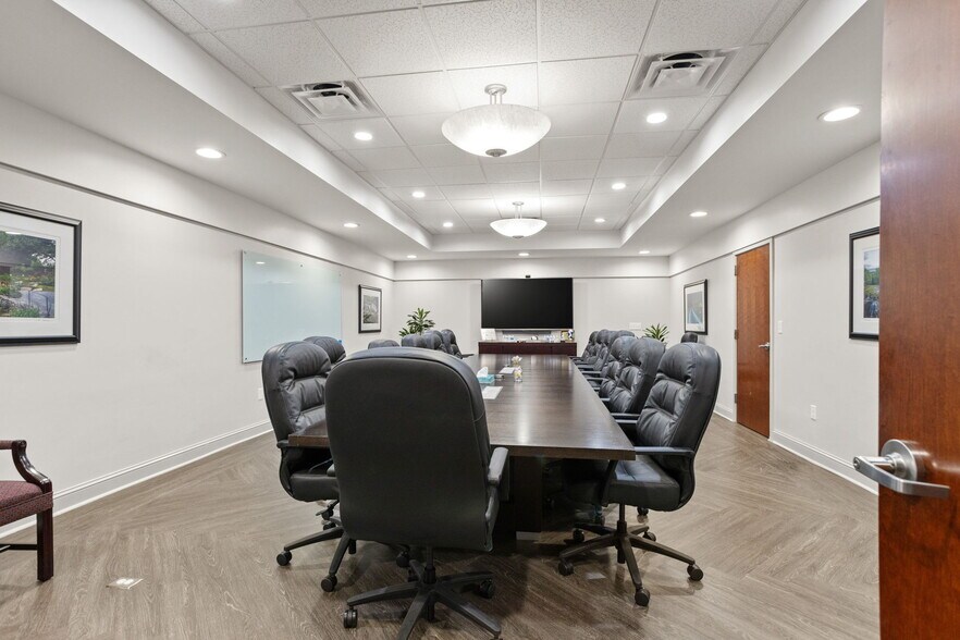 More Photos Of 127 Tanner Rd, Greenville Flex For Lease