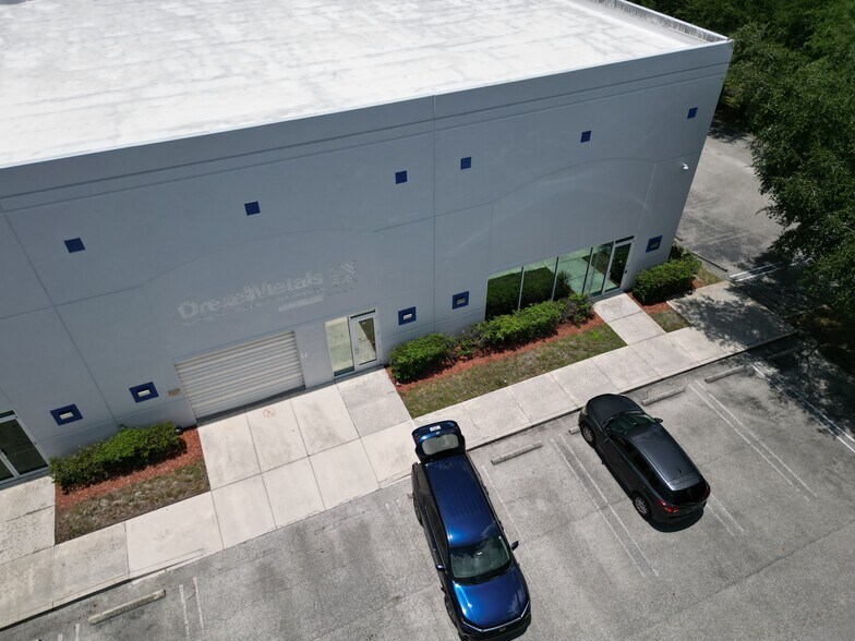 More Photos Of 671-673 NW Enterprise Dr, Port, Port Saint Lucie Manufacturing For Lease