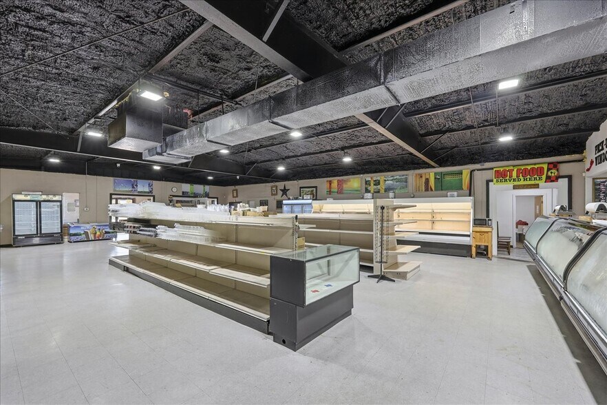 More Photos Of 3720 W Park Ave, Orange Flex For Sale