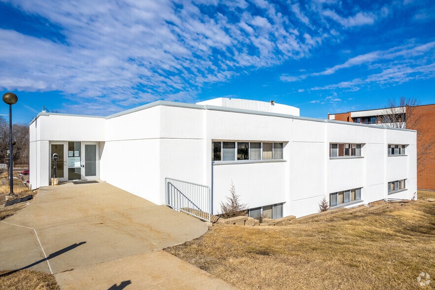 Primary Photo Of 2620 Fleur Dr, Des Moines Office For Lease