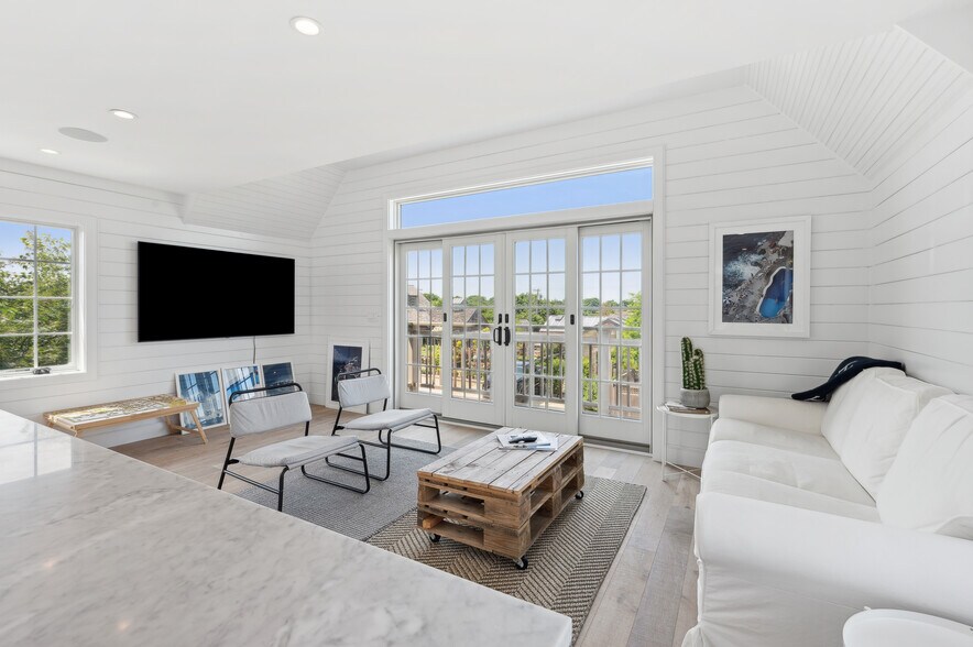 More Photos Of 45 S Euclid Ave, Montauk Storefront Retail Residential For Sale