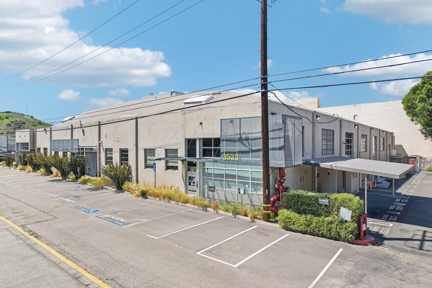 More Photos Of 3523-3525 Eastham Dr, Culver City Office For Lease