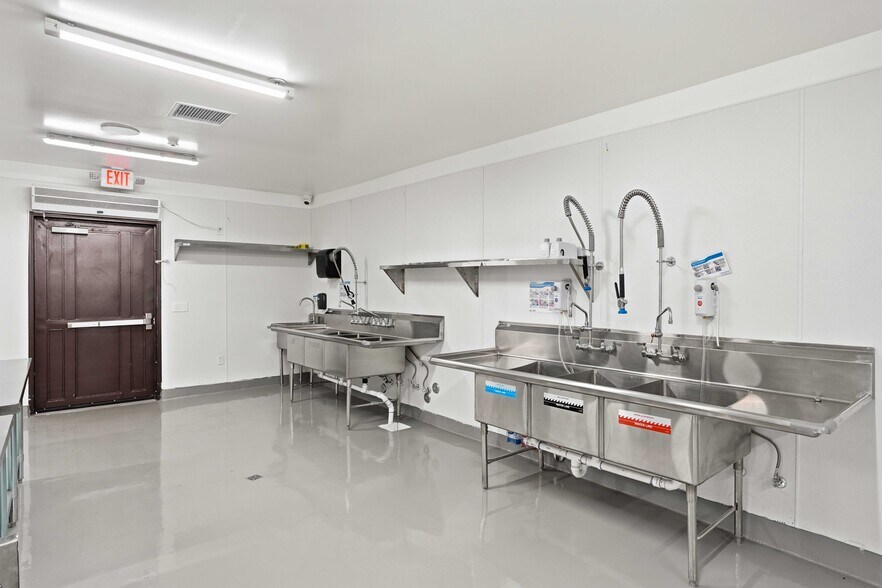 More Photos Of 14071 Polk St, Sylmar Food Processing For Lease