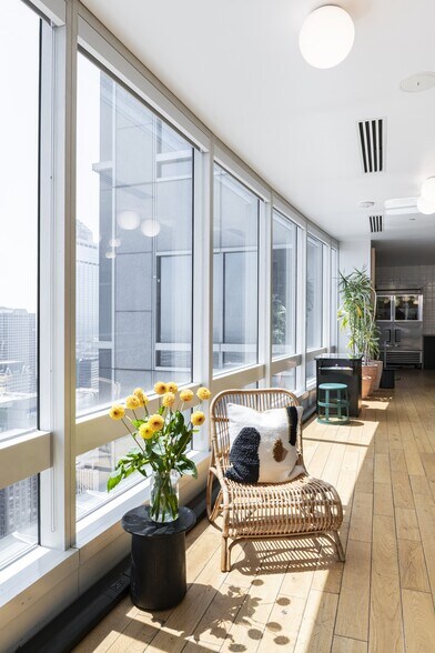 More Photos Of 555 W 5th St, Los Angeles Office For Lease