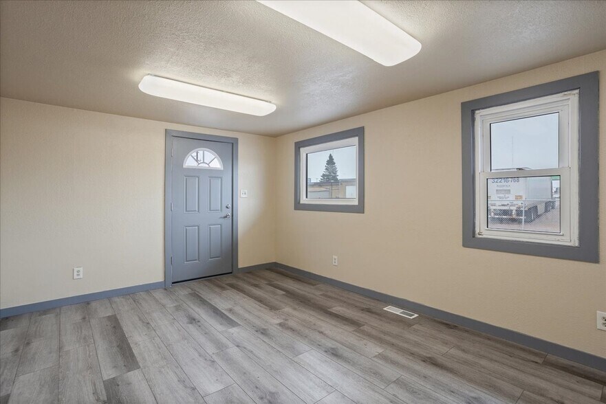 More Photos Of 2302 W Lincolnway, Cheyenne Light Manufacturing For Lease