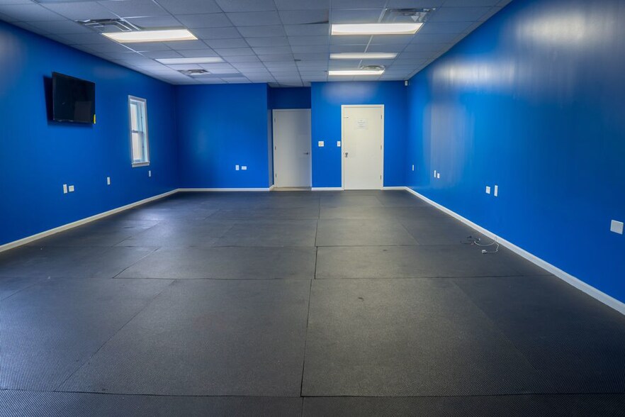 More Photos Of 385-387 Industrial Dr, Mount Juliet Warehouse For Lease