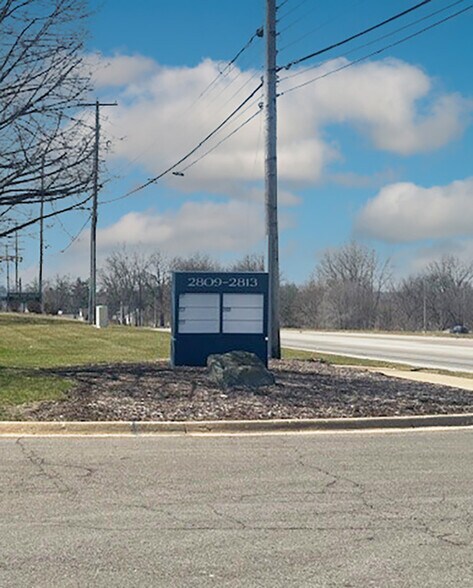 More Photos Of 2807 Jolly Rd, Okemos Showroom For Lease