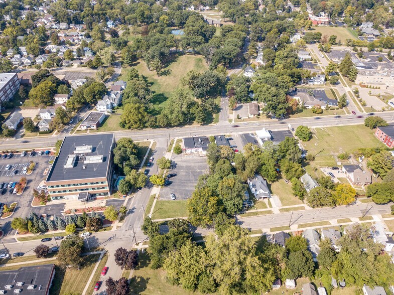 More Photos Of 1319 E Michigan Ave, Jackson Restaurant For Sale