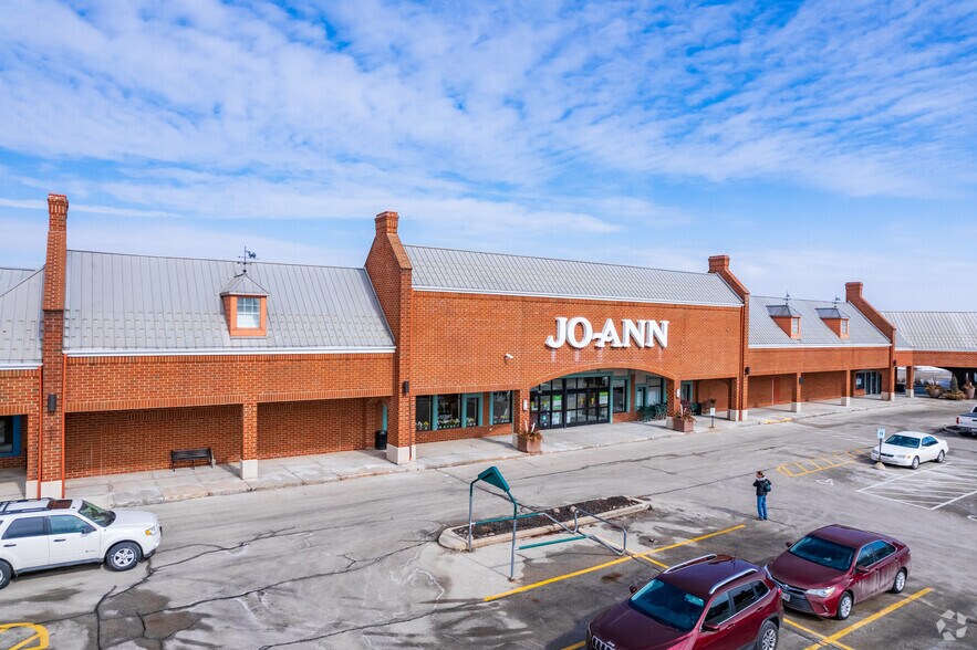 More Photos Of 16700-17000 W Bluemound Rd, Brookfield Unknown For Lease