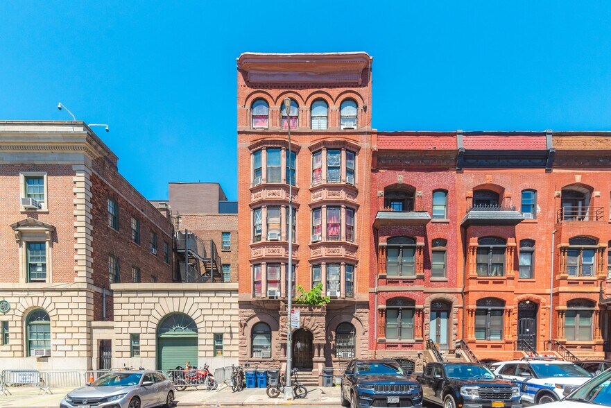 261 ALEXANDER Ave  