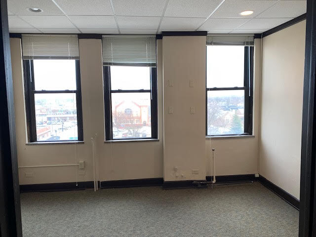 More Photos Of 103 E State St, Mason City Office For Lease