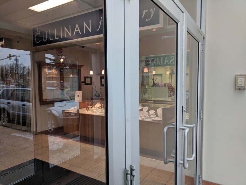 More Photos Of 1518 Centre St N, Calgary Apartments For Lease