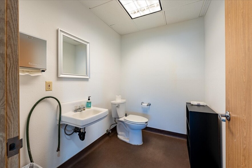 More Photos Of 2151 Van Horn Rd, Fairbanks Warehouse For Sale