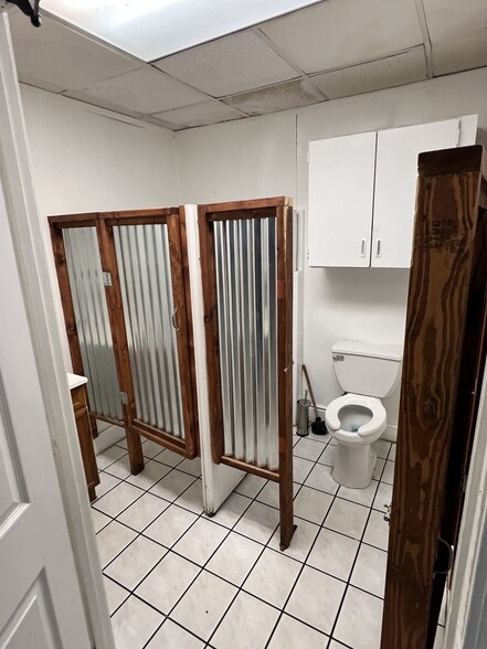 More Photos Of 612 Slater St, Kings Mountain Flex For Lease