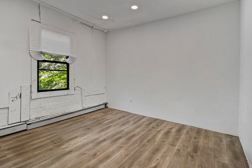 More Photos Of 28 Lawrence St, Spring Valley Industrial For Sale