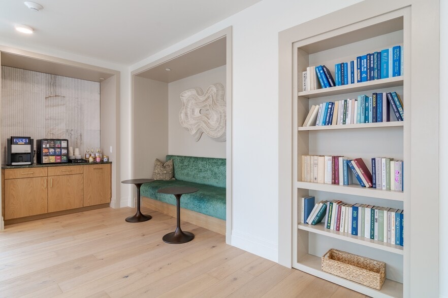 More Photos Of 266 Canal St, Salem Apartments For Lease