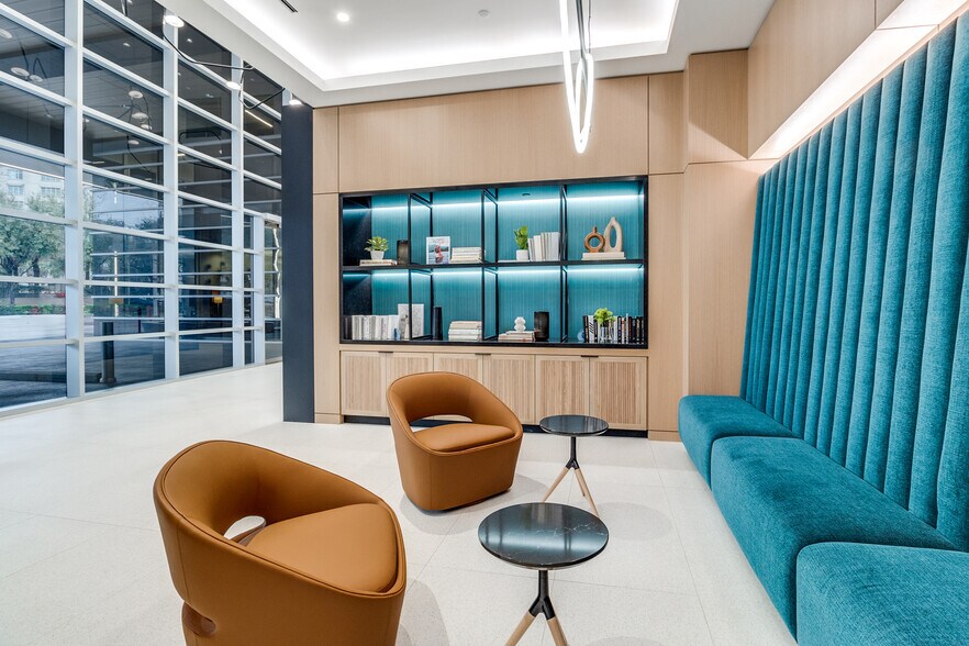 More Photos Of 2525 McKinnon St, Dallas Office For Lease