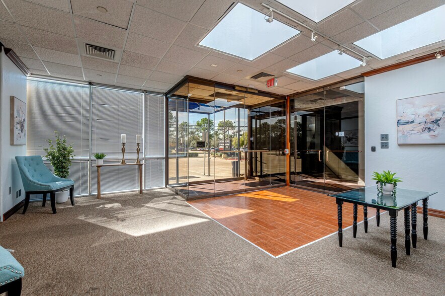 More Photos Of 2947 E Broadway St, Pearland Office For Sale