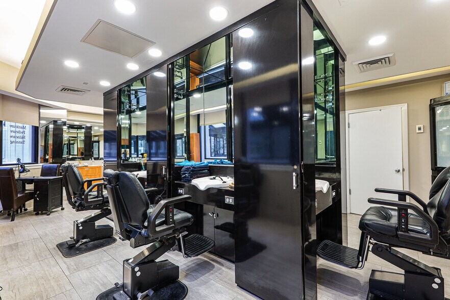 More Photos Of 405 N Wabash Ave, Chicago Office For Sale