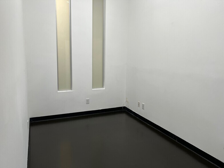 More Photos Of 5721 Cahuenga Blvd, North Hollywood Warehouse For Lease