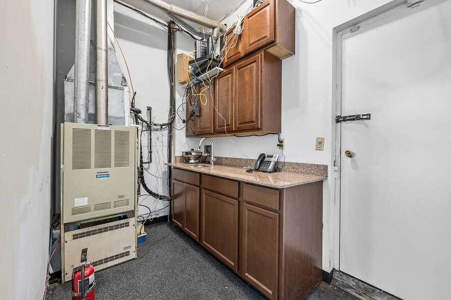 More Photos Of 1142A S Railroad Ave, Staten Island Office For Sale