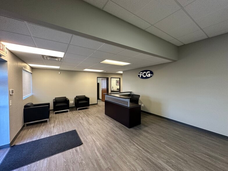 More Photos Of 14901 Metro Plaza Blvd, Edmond Flex For Lease