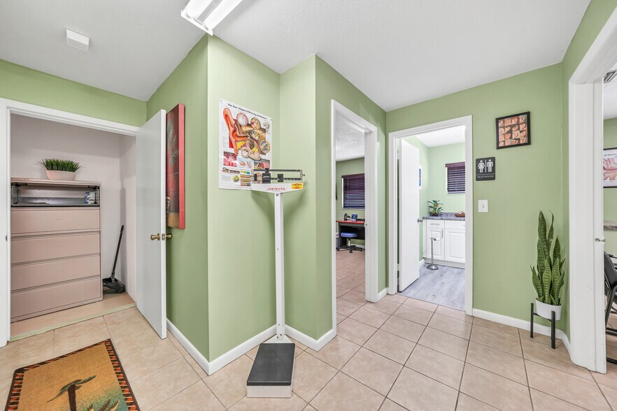 More Photos Of 303 E Gibson St, Arcadia Medical For Sale