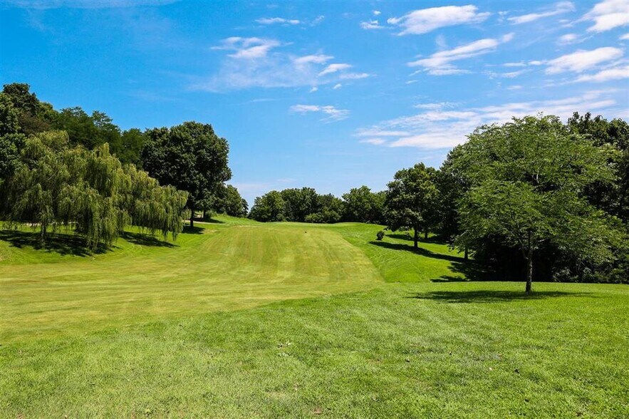 More Photos Of 6198 Randolph Summer Shade Rd, Summer Shade Sports And Entertainment For Sale