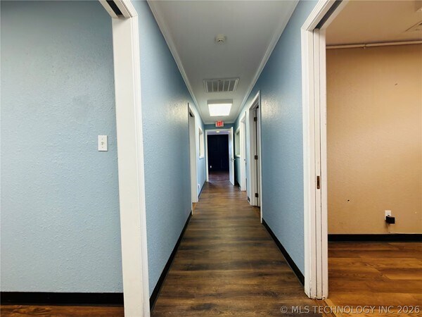 More Photos Of 1002 E Cherry St, Cushing Medical For Sale